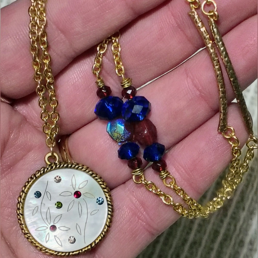 MOP Flower Pendant Necklace